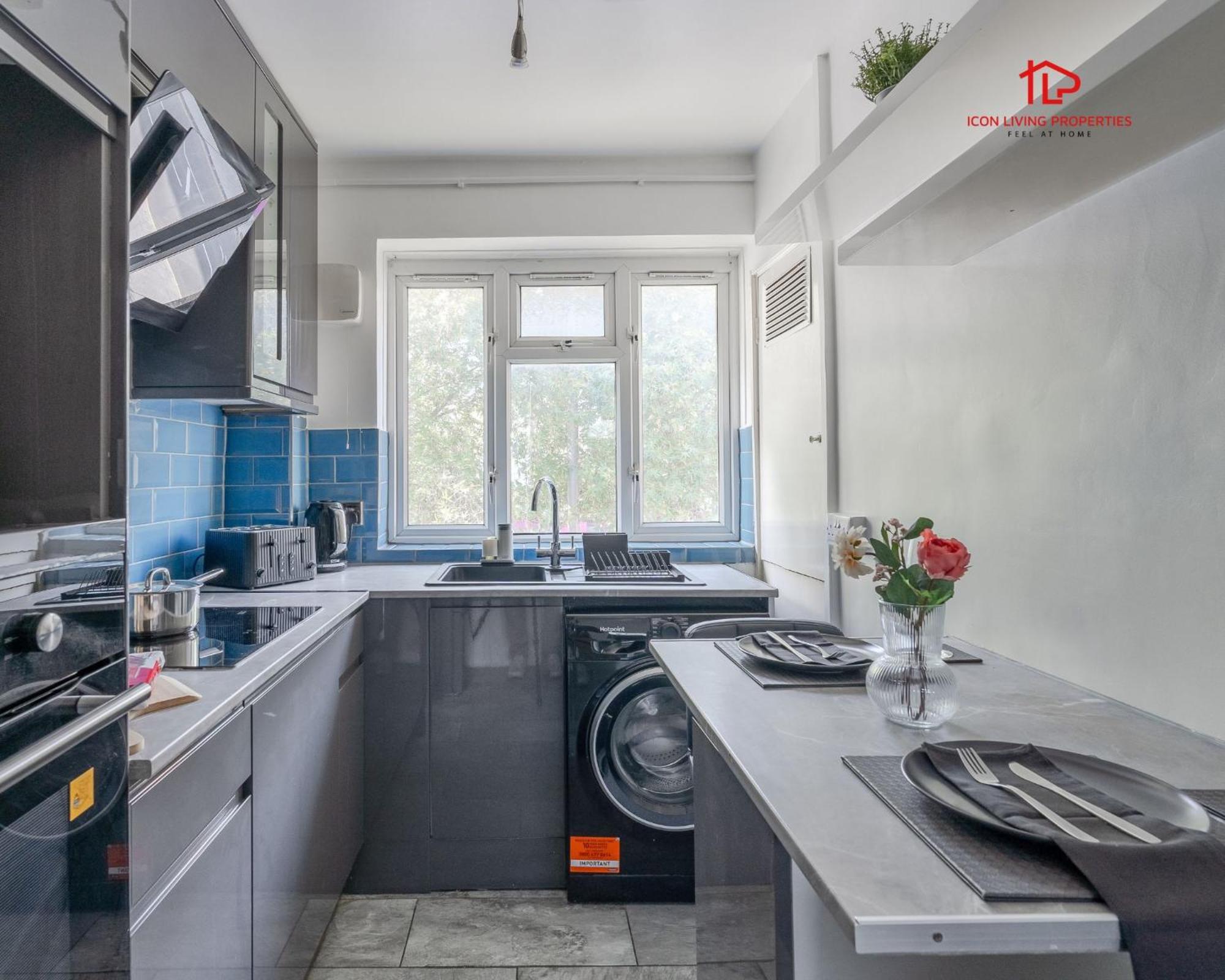 Spacious 1 Bed Flat For Contractors Leisure And Relocation Guests By Icon Living Properties Short Lets And Serviced Accommodation Barking エクステリア 写真