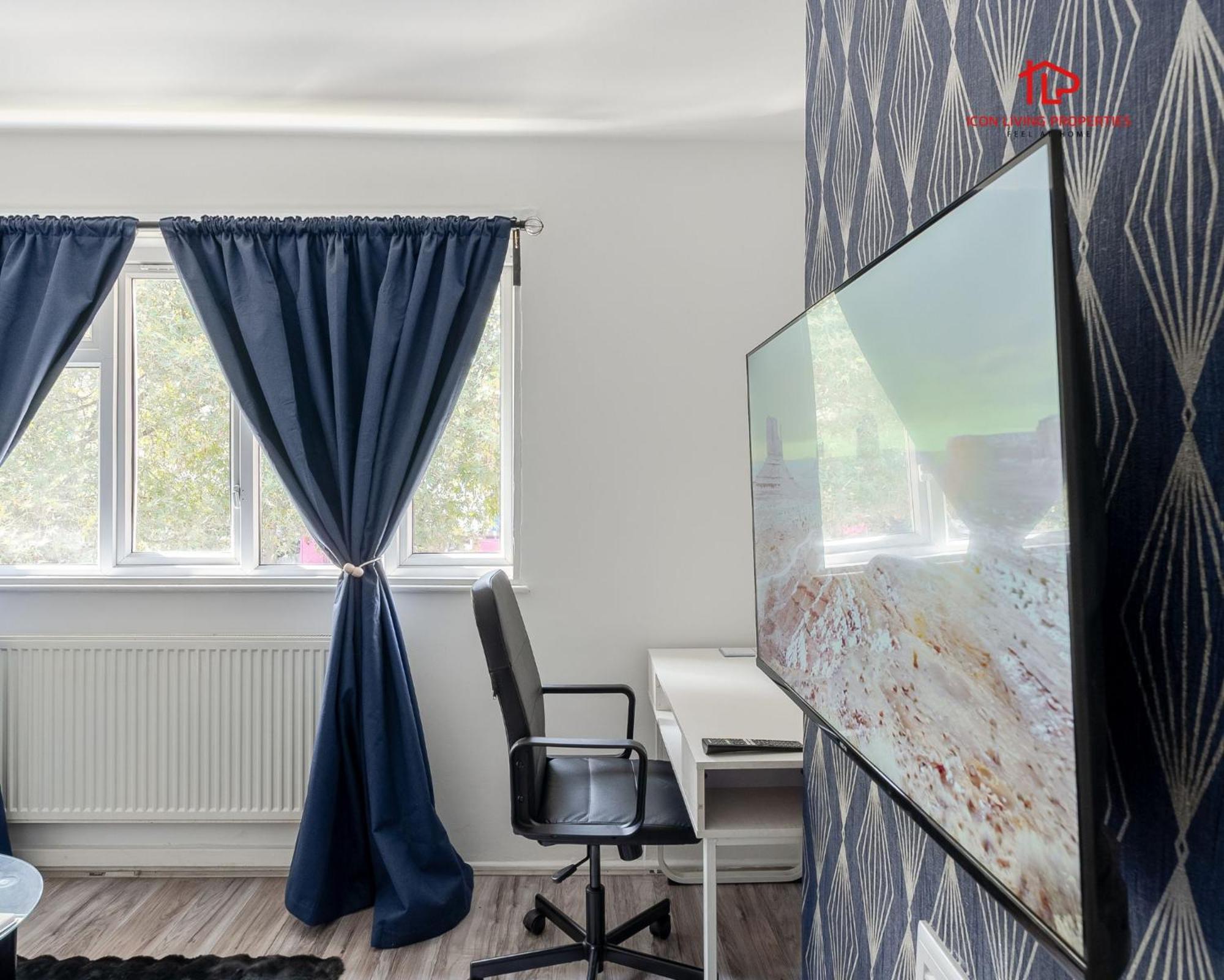 Spacious 1 Bed Flat For Contractors Leisure And Relocation Guests By Icon Living Properties Short Lets And Serviced Accommodation Barking エクステリア 写真